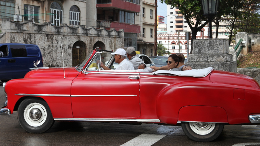 blog cuba - cuba - la havane - voiture - americaine - vieille americaine - taxi - route - balade