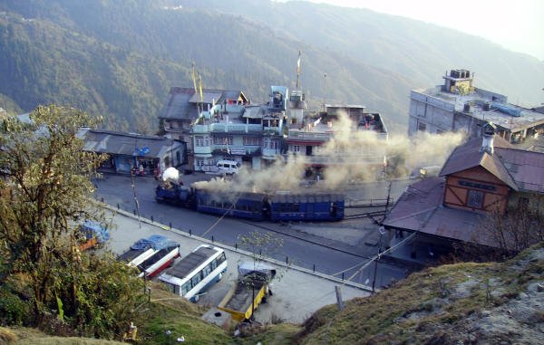 À Darjeeling, un train pas comme les autres