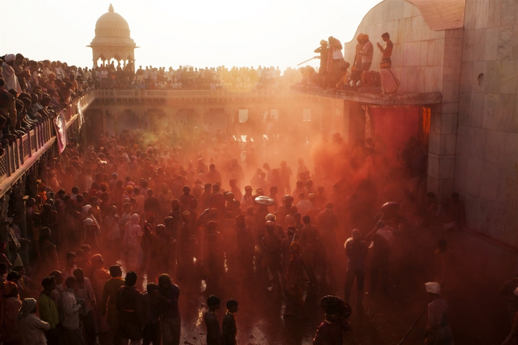 Holi dans le temple Krishna (Inde, Uttar Pradesh) © Msp02/fotolia.com