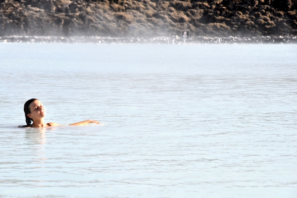 Quel plaisir de se prélasser au Blue Lagoon… surtout lorsque les températures sont négatives.