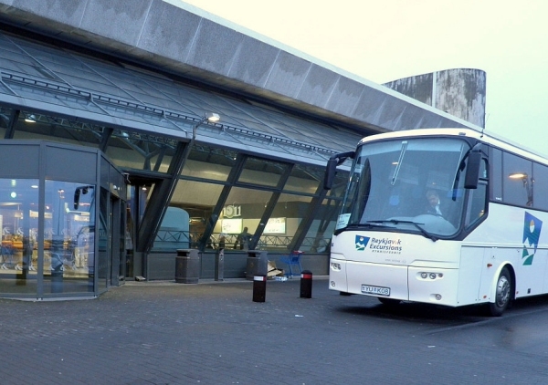 blog Islande – autocar de la compagnie flybus faisant la navette de l'aéroport de Keflavi à Reykjavík