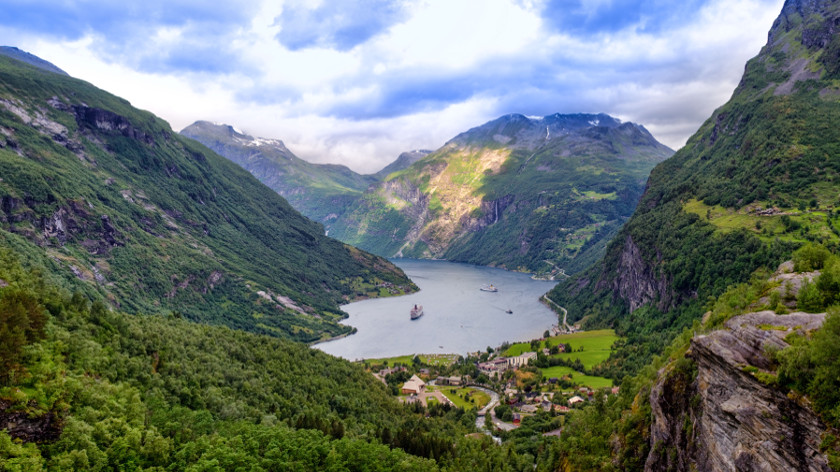 blog-norvege-hurtigruten-bateau-ferry-ligne-port-compagnie maritime-mer-fjord-bergen-trondheim-kirkenes-richard with-geirander